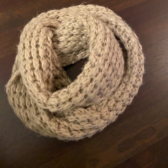 Aldo Beige tan knit scarf - Picture 2 of 2
